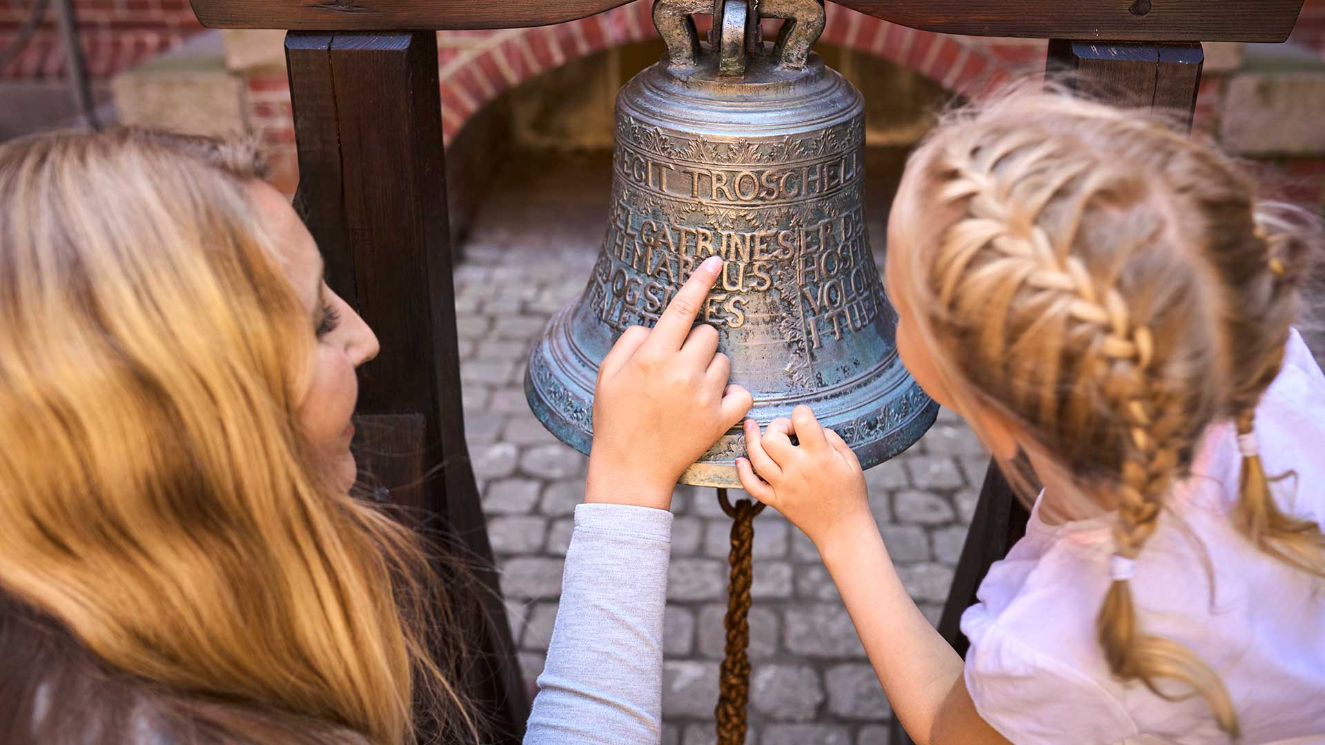 liljeborg-modrehjaelpen_16x9_01