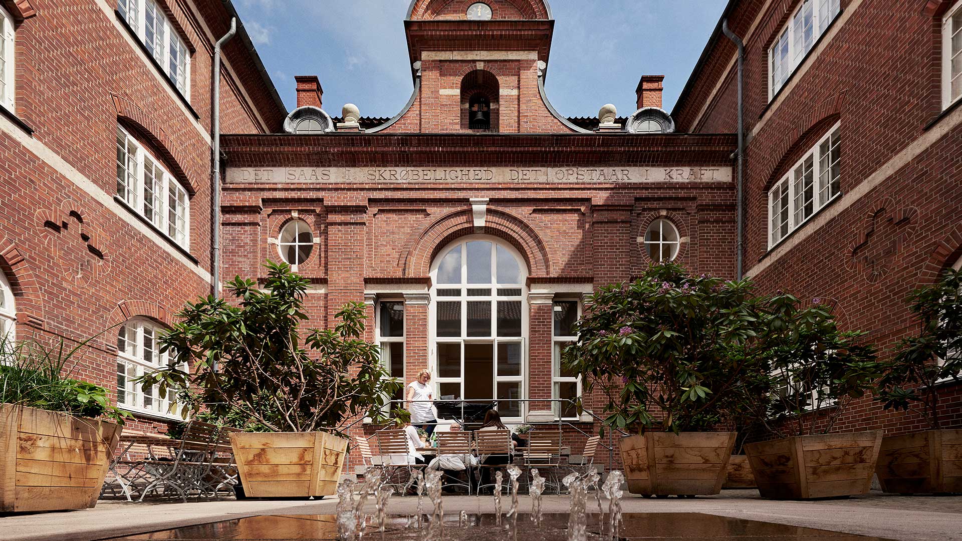 liljeborg-modrehjaelpen_16x9_04